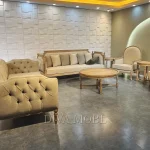 مبل تک کاجی با نشیمن راحت و ارتفاع مناسب